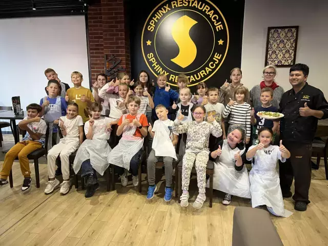 Kuchenne tajemnice Sphinxa „odkryte”. Uczniowie sami robili pizzę pod okiem szefa kuchni