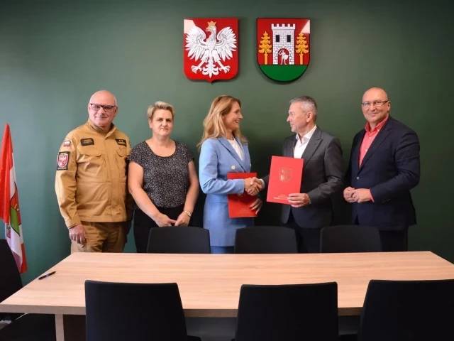 Ciężki samochód gaśniczy „wjedzie” do remizy na gwiazdkę