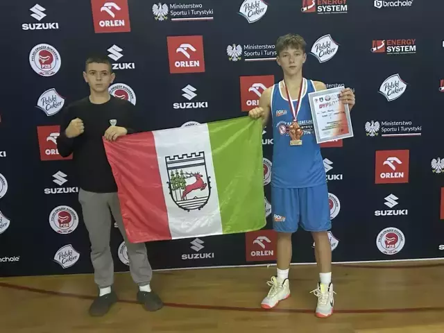 Maciej Topa sięga po brązowy medal – młodzi bokserzy ze Szczytna walczyli w Mistrzostwach Polski