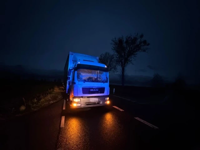 Tajemnicze zderzenie ciężarówek pod Występem. Sprawca uciekł