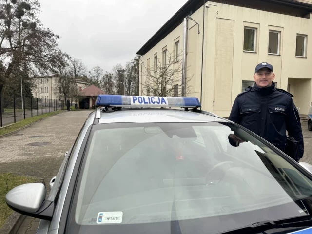 Dzielnicowy z Pasymia Grzegorz Licki uratował mieszkańca przed utratą fortuny