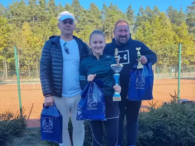 Amelia Daszewska, Kacper Chełstowski, Mateusz Sawa... najlepsi tenisiści powiatu