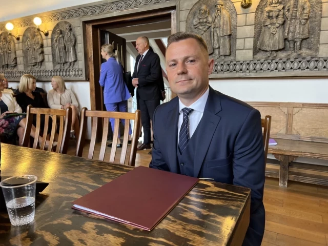 Burmistrz buduje programową koalicję. Czy 12 radnych da stabilizację?