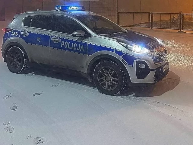 Policja apeluje: Zachowaj ostrożność! Warunki na drogach są bardzo trudne