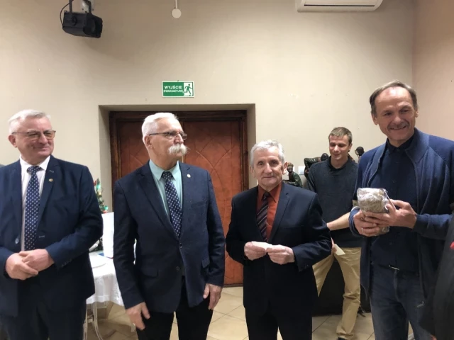 Miłość do pszczół i życie z nimi – co napędza pszczelarzy z powiatu szczycieńskiego?