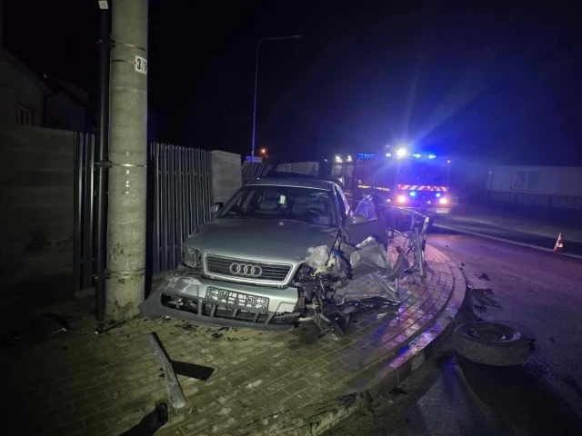 Płot zamiast hamulca – 28-latka „w stanie po użyciu” i bez uprawnień