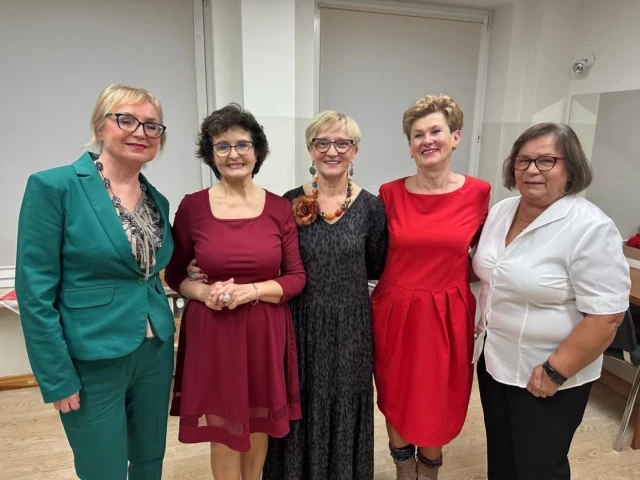 Grażyna Zalewska: „Emerytura to nie koniec, a początek – w kabarecie znalazłam pasję”