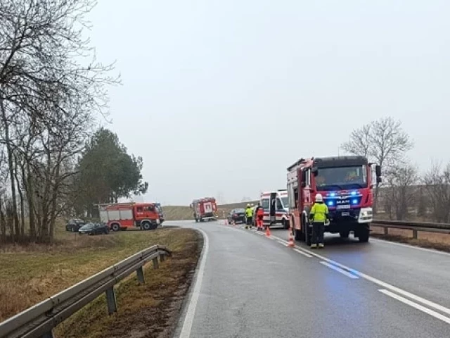 Kolizja czterech osobówek przed Pasymiem. Utrudnienia na DK-53 [aktualizacja]