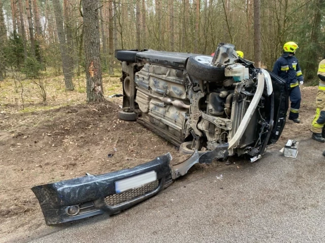 Dachowanie na trasie Wielbark - Mącice. W aucie były dwie kobiety i niemowlę