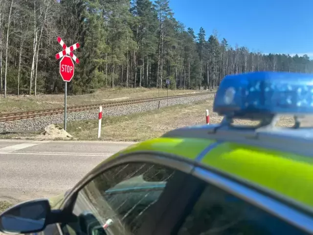 Policjanci podsumowali akcję „Bezpieczny przejazd kolejowy”. Mundurowi skontrolowali 51 pojazdów