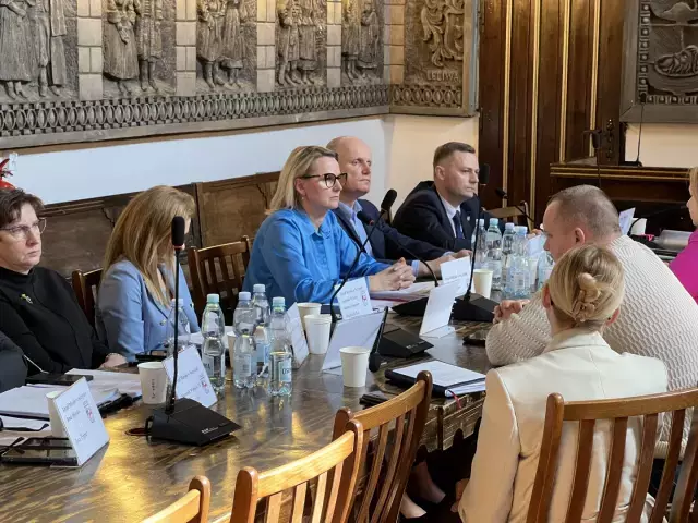 Malec pyta, Krassowski liczy zyski. Radni przegłosowali „kolejną” pożyczkę na wieżę ciśnień