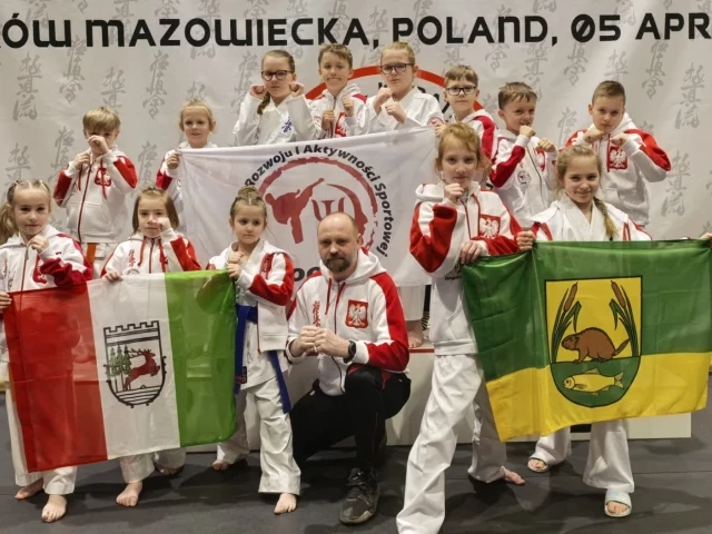 Deszcz medali dla Nogore. Karatecy ze Szczytna podbili Ostrowię Mazowiecką (zdjęcia)