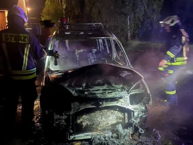 Citroën stanął w ogniu w Pasymiu. Auto spłonęło na oczach właściciela