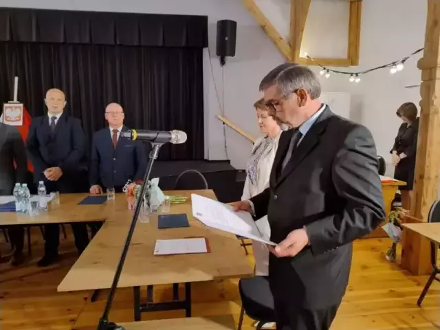 Radny Łukasz Serafin chce ławeczek dla seniorów