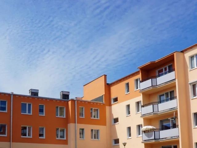 Zakup mieszkania na przetargu od miasta lub gminy - na czym polega?