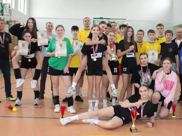 Indiaca rozgrzała Klon! Uczniowie z Rozóg zgarnęli wszystkie puchary (zdjęcia)