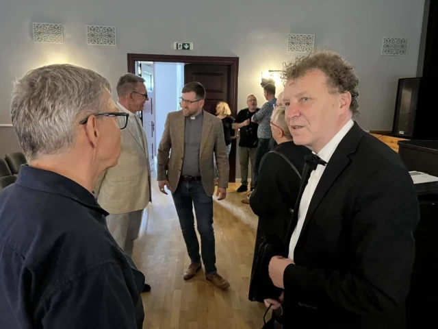 Bp Jezierski, prof. Wijaczka i śpiewnik prababki. 500 lat Reformacji na Mazurach