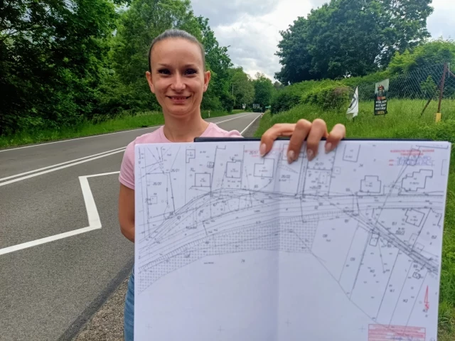 Warchały chcą chodnika i ścieżki rowerowej do Nart. Przeszkód wiele, jedną z nich... gaz