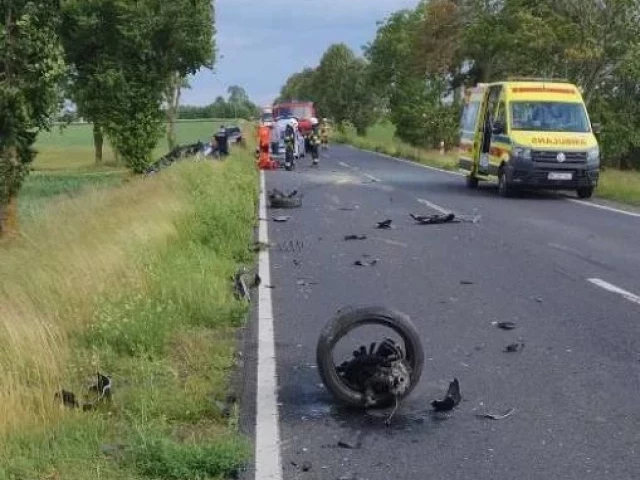 Wypadek dwóch osobówek przed Rozogami. Droga całkowicie zablokowana