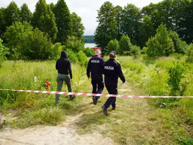Trwają poszukiwania na jeziorze Małszewskim. Zaginęło trzech nastolatków [zdjęcia, wideo]