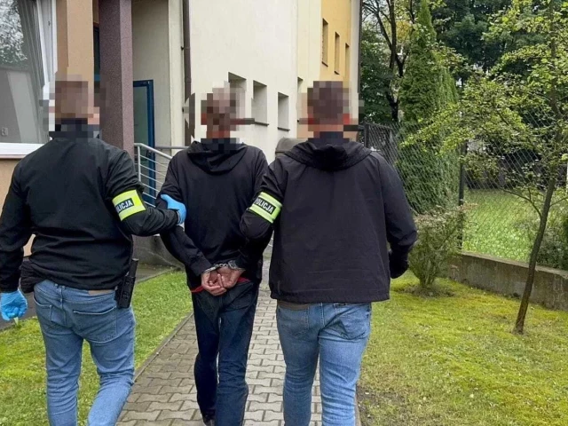Szokujące sceny w Wielbarku. „Oblał ją i podpalił” – kobieta z poparzeniami w szpitalu w Warszawie
