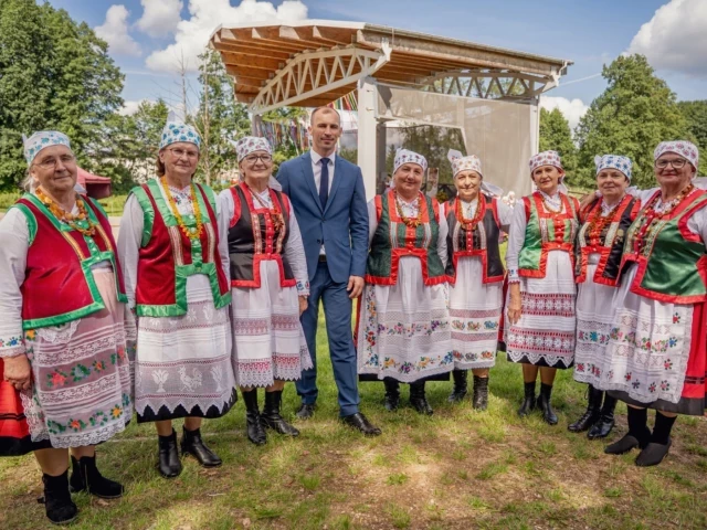Tę melodię znały nasze prababki. Teraz śpiewa ją Nina Rolka i Zespół Jarka (zdjęcia)