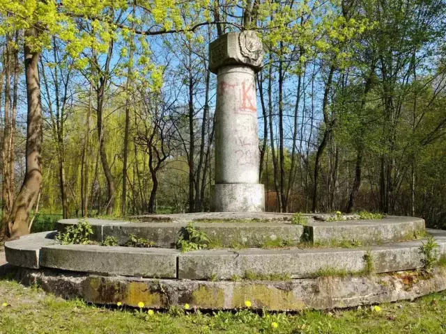 Spacer po roku 1898 z Witoldem Olbrysiem. Aleja niepamięci. Tu stał pomnik Bismarcka (zdjęcia)