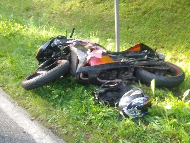 Nieustąpienie pierwszeństwa i wypadek w okolicy Występu. Motocyklista w szpitalu