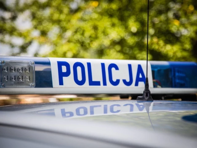 Fałszywy alarm bombowy w Dąbrowach. Pijana 47-latka postawiła na nogi służby