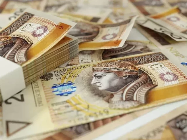 W rok zarobił niemal 7 milionów! Dane z Urzędu Skarbowego nie kłamią