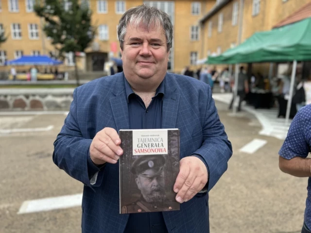 Sławomir Ambroziak i jego „Dawne Jedwabno”. Stuopowieściowa podróż do serca Mazur