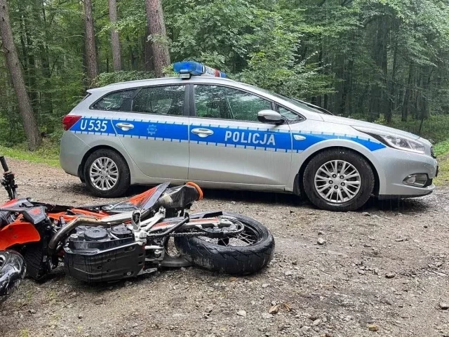 Policyjny pościg w Przeździęku Wielkim. 20-letni motocyklista uciekał przed kontrolą