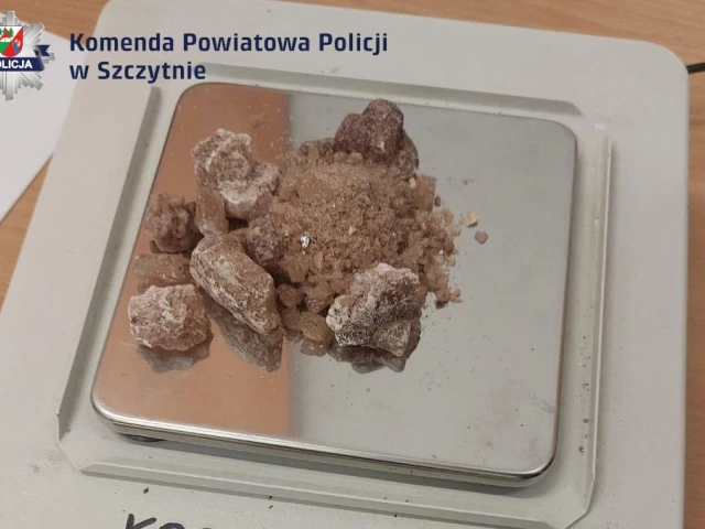 25-latek z Wielbarka wpadł na podwórku. Był poszukiwany i miał przy sobie narkotyki
