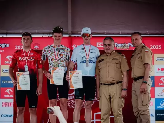Wojciech Kuszpa na podium mistrzostw Polski w kolarstwie szosowym
