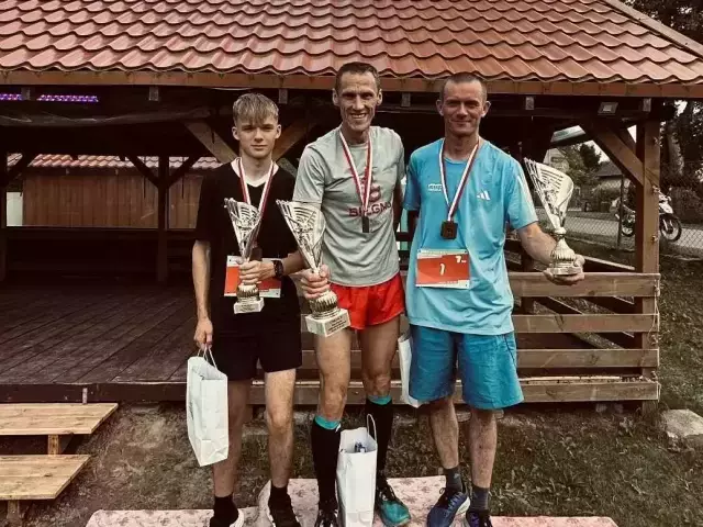 I Bieg o puchar wójta Dźwierzuty w Sąpłatach. Kameralne bieganie z finałem w jeziorze