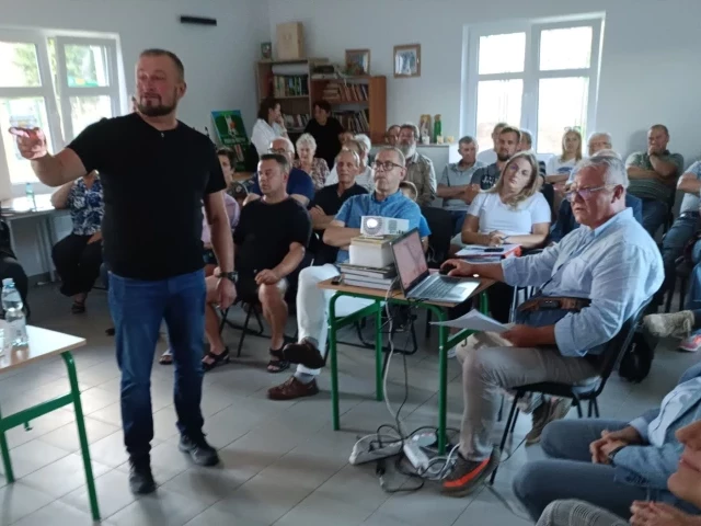 Droga za 32 mln zł, a mieszkańcy tracą grunty? Rolnicy: „Nie oddamy działek pod nasadzenia”
