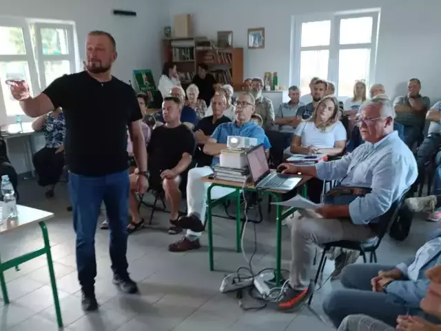 Droga za 32 mln zł, a mieszkańcy tracą grunty? Rolnicy: „Nie oddamy działek pod nasadzenia”