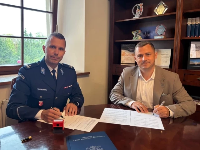 Dwa nowe radiowozy dla policji. Samorządy zrzuciły się na bezpieczeństwo mieszkańców