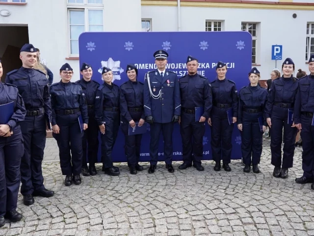 Dziesięcioro nowych policjantów trafi do Szczytna. Największe ślubowanie od lat