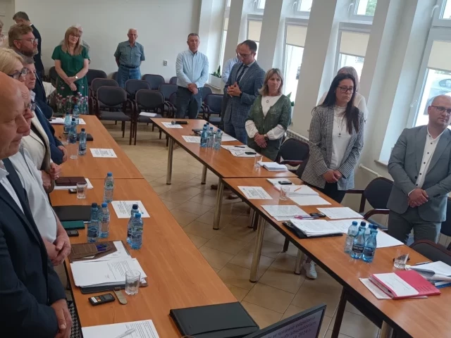 Nad radnym wisi dyscyplinarka. Radni podzieleni