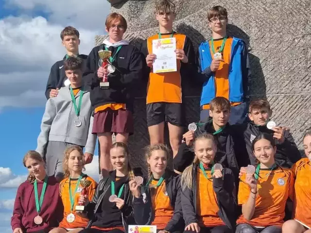 Łucja, Antoni i reszta ekipy z „Sobiecha” z medalami. Grunwald należał do nich