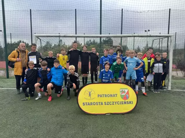 Piłkarskie, podwójne zwycięstwo Sportowej Szkoły Podstawowej nr 4 w Szczytnie