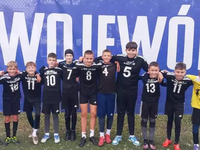 Sukces młodych piłkarzy!  Reprezentacja SSP nr 4 w Szczytnie zawalczy o wielki finał na PGE Narodowym