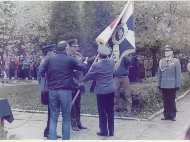 Gdzie zniknął milicyjny sztandar? Witold Olbryś zaprasza do odkrywania lokalnej historii (zdjęcia)