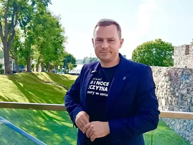 Zima na tafli, reszta roku na boisku. Burmistrz wyjaśnia lokalizację