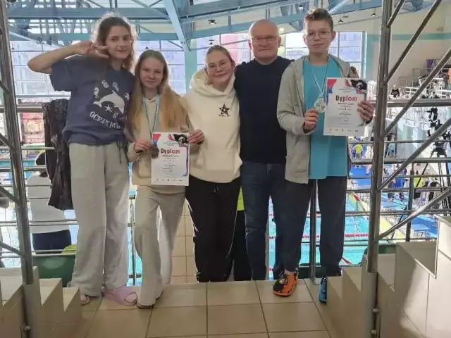 Rekordy biją jak fale! Alicja Niezgoda i Julian Matras błyszczą w Ostrołęce