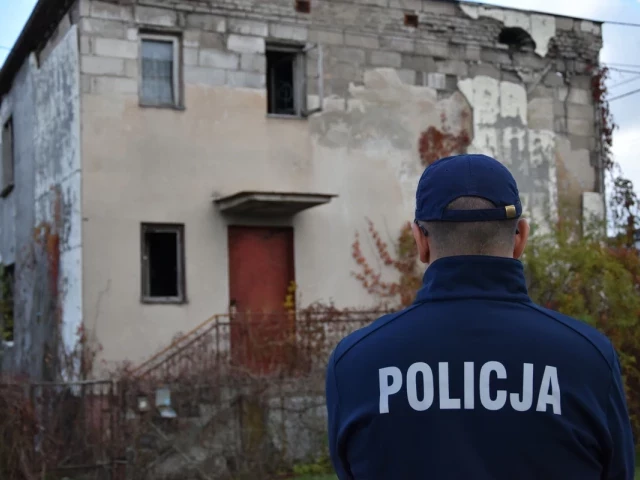 Przymrozki uderzają w powiat szczycieński. Policja apeluje: „Reagujmy, gdy ktoś potrzebuje pomocy”
