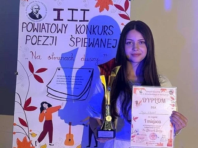 Maja Skwiot wyśpiewała pierwsze miejsce. ZS 2 podsumował powiatowy konkurs poezji