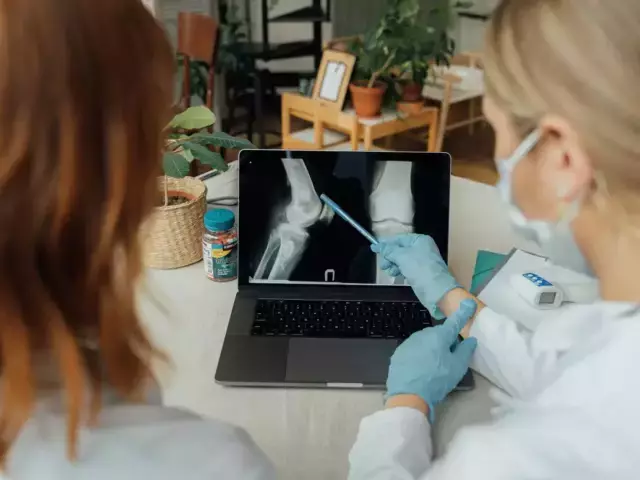 Rehabilitacja z pomocą – jak działa orteza na staw łokciowy i komu naprawdę pomaga?