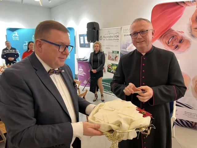 „Boże Narodzenie nie przyszło do mnie od razu” - rozmowa z księdzem Andrzejem Adamczykiem